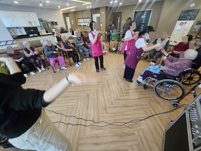 여가프로그램-노래방